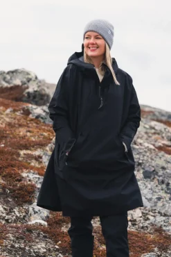 Aalesund Poncho Black