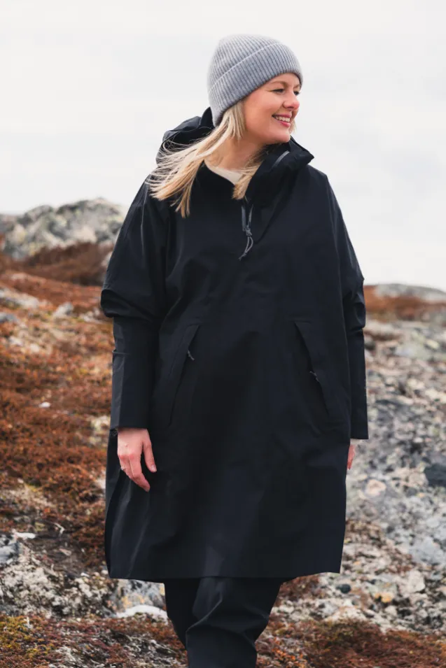 Aalesund Poncho Black
