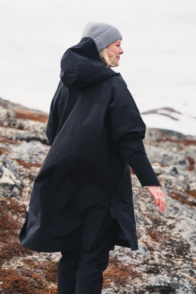 Aalesund Poncho Black
