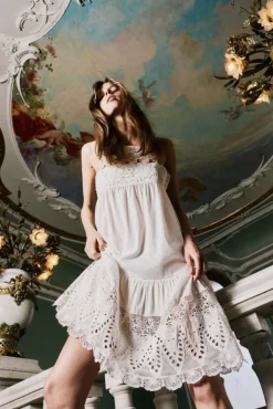 Allora White