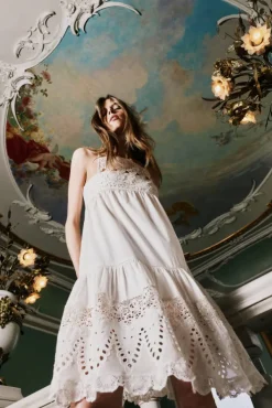 Allora White