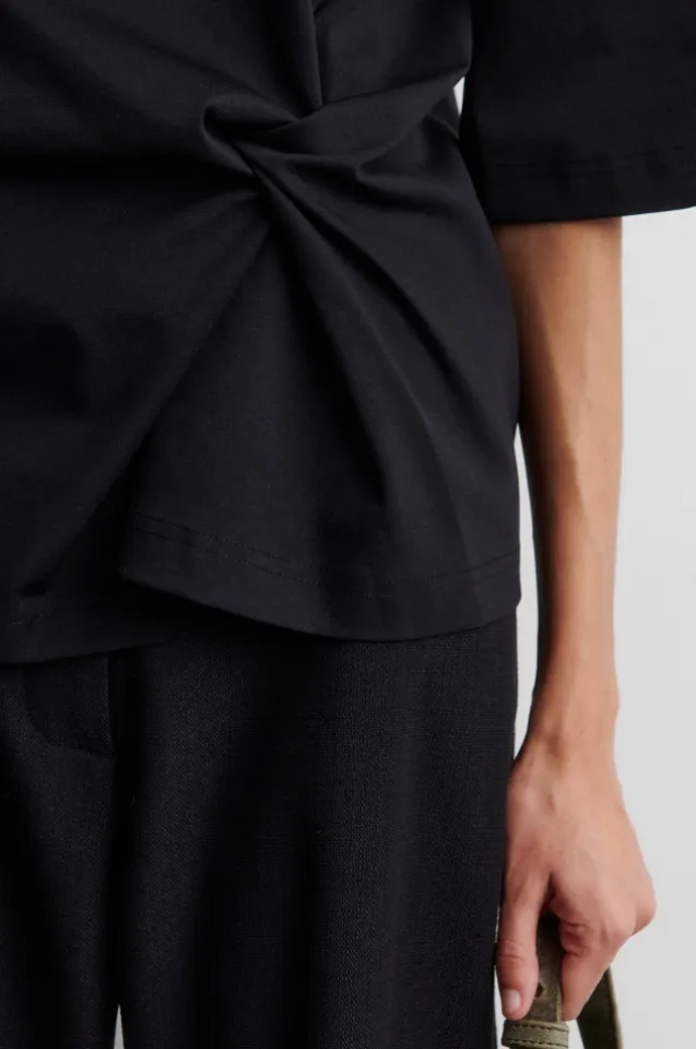 Arkai Drape Tee Black