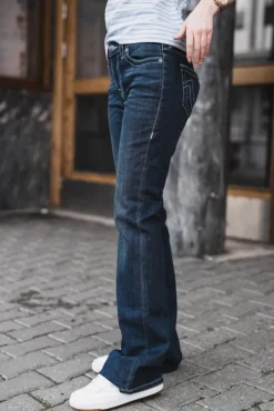 Becca MR Bootcut Doris