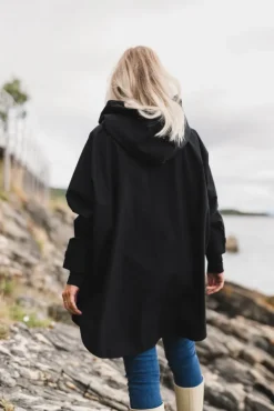 Bergen Poncho Black