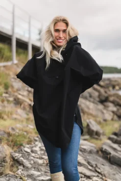 Bergen Poncho Black