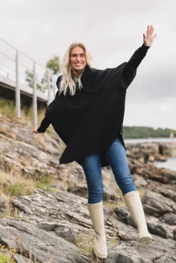 Bergen Poncho Black