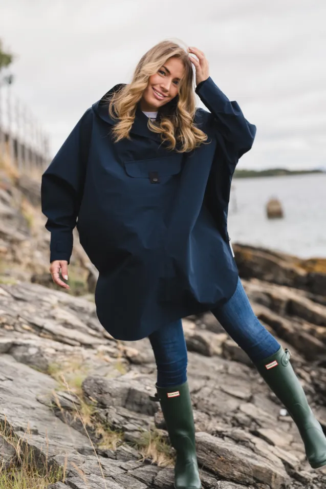 Bergen Poncho Dark Navy