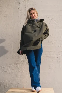 Bergen Poncho Grape Leaf
