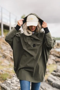 Bergen Poncho Grape Leaf