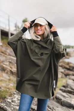 Bergen Poncho Grape Leaf