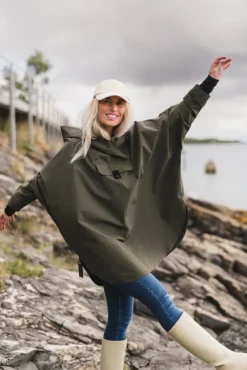Bergen Poncho Grape Leaf