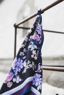 Betty Violet Flower Black/Blue/Purple