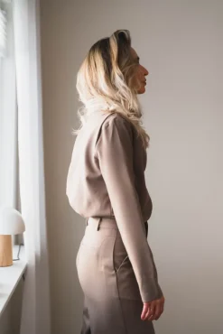 Beverly Top Taupe Grey