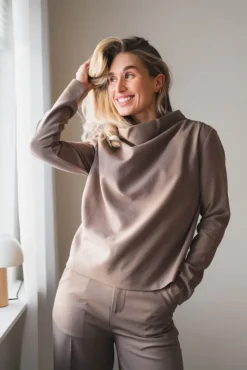Beverly Top Taupe Grey