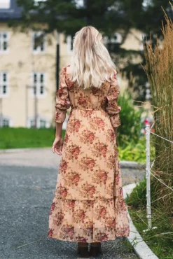 Bloom Dress Roses