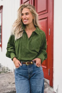 Camilla Top EMB Chive