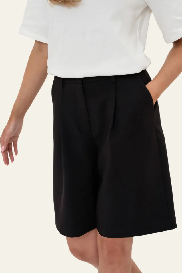 Celinaic Shorts Black