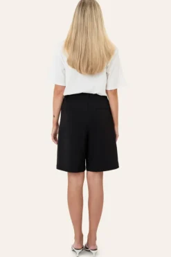 Celinaic Shorts Black