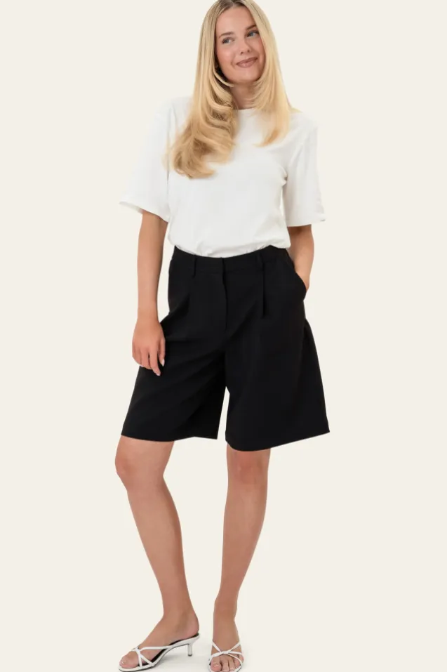 Celinaic Shorts Black