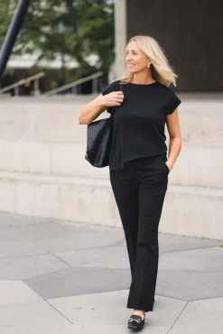 Clara 285 Black Regular