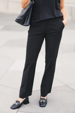 Clara 285 Black Regular