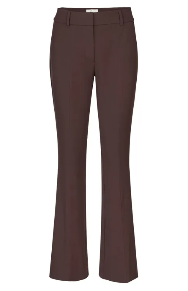 Clara 053 Deep Garnet Regular