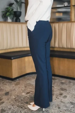 Clara 285 Navy Regular