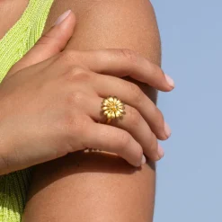 Daisy Ring Gold Crystal