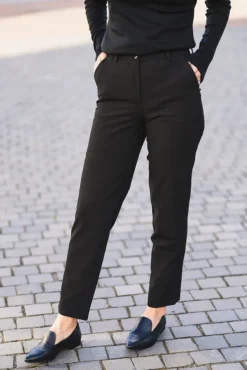 Daphne 285 Black