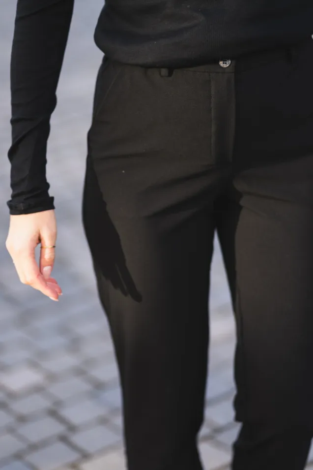 Daphne 285 Black