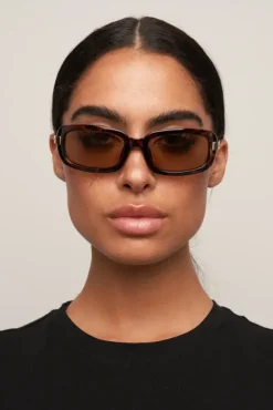 Delilah Tort/Brown