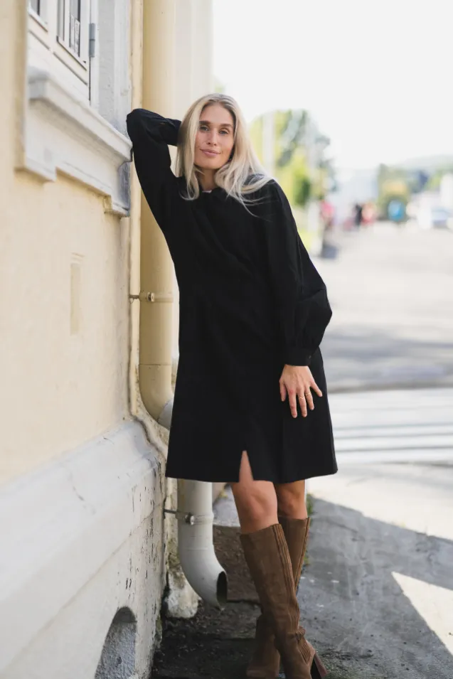 Elsa Asana Dress Black