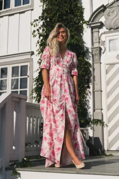 Evie Maxi Dress Peony Pop Pink