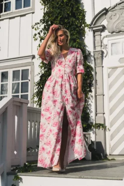 Evie Maxi Dress Peony Pop Pink