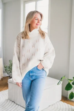 Fam Sweater Short White