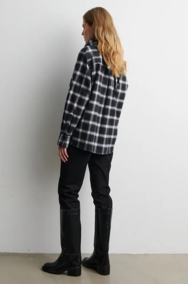Genola Shirt Black