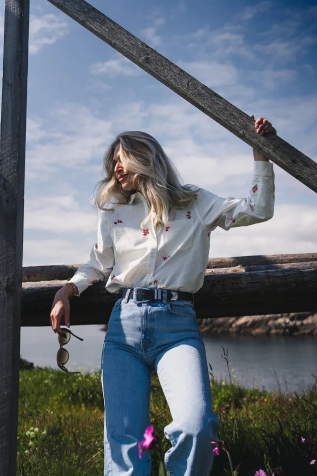 Gudrun Nora Shirt EMB Bright White/Tea Rose Flower