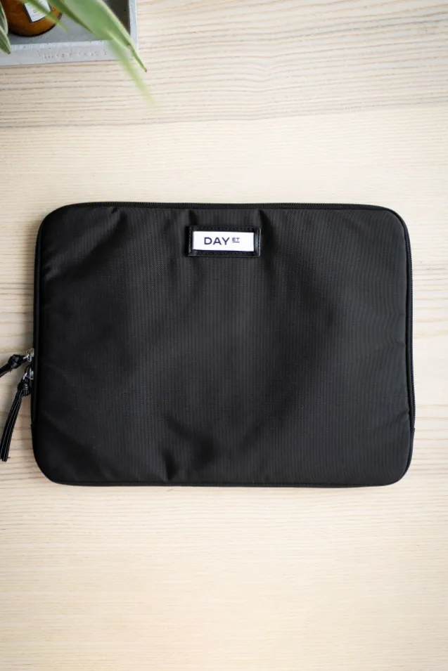 Gweneth RE-S Folder 15 Black