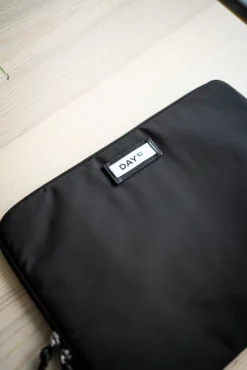 Gweneth RE-S Folder 15 Black
