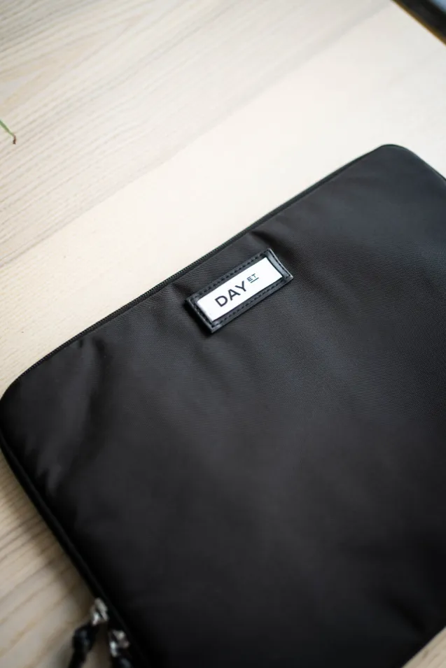 Gweneth RE-S Folder 15 Black
