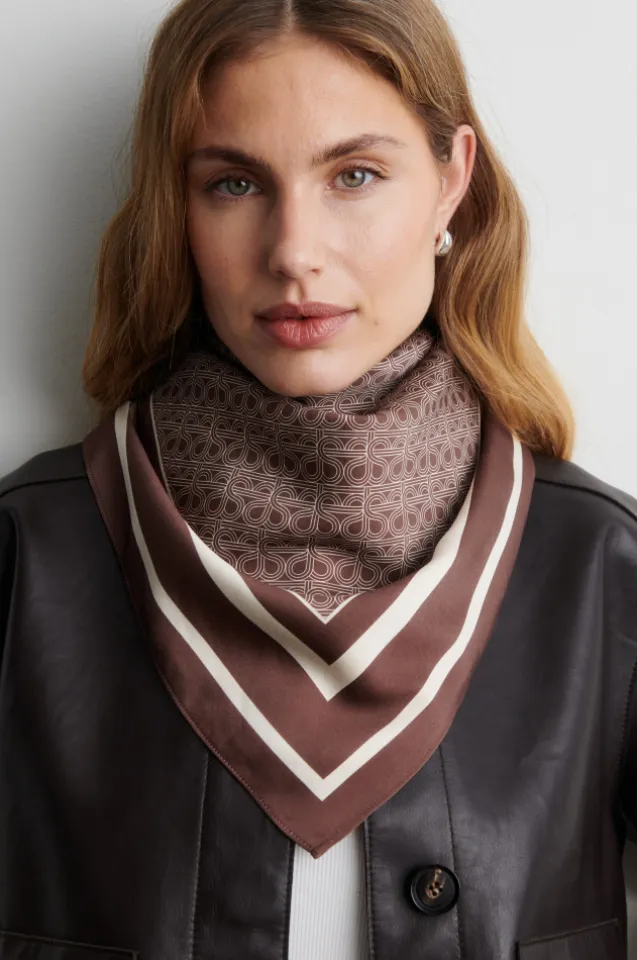 Isora Monogram Scarf Carafe