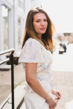 Jasmin Delicate Flower Blouse Creme