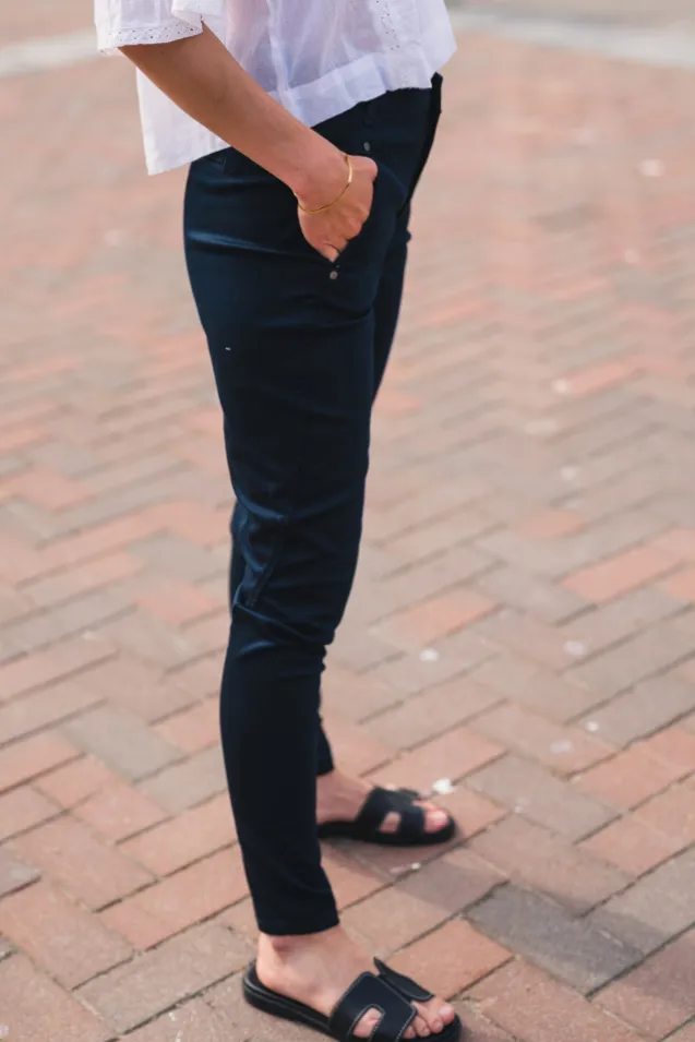 Jolie 606 Navy