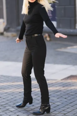 Julia 285 Black