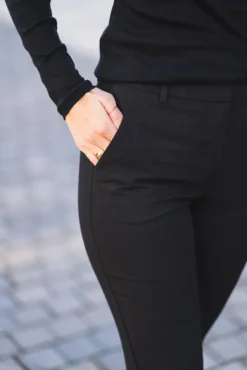Kylie Crop 396 Black