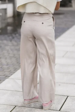 Laura 769 Sand Linen Regular