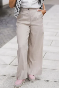 Laura 769 Sand Linen Regular