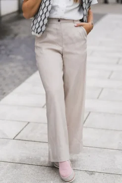 Laura 769 Sand Linen Regular