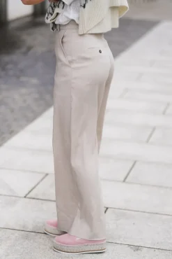 Laura 769 Sand Linen Regular