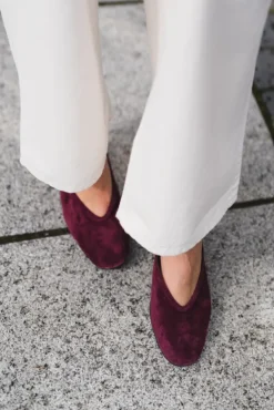 Leni Cherry Lacq Suede